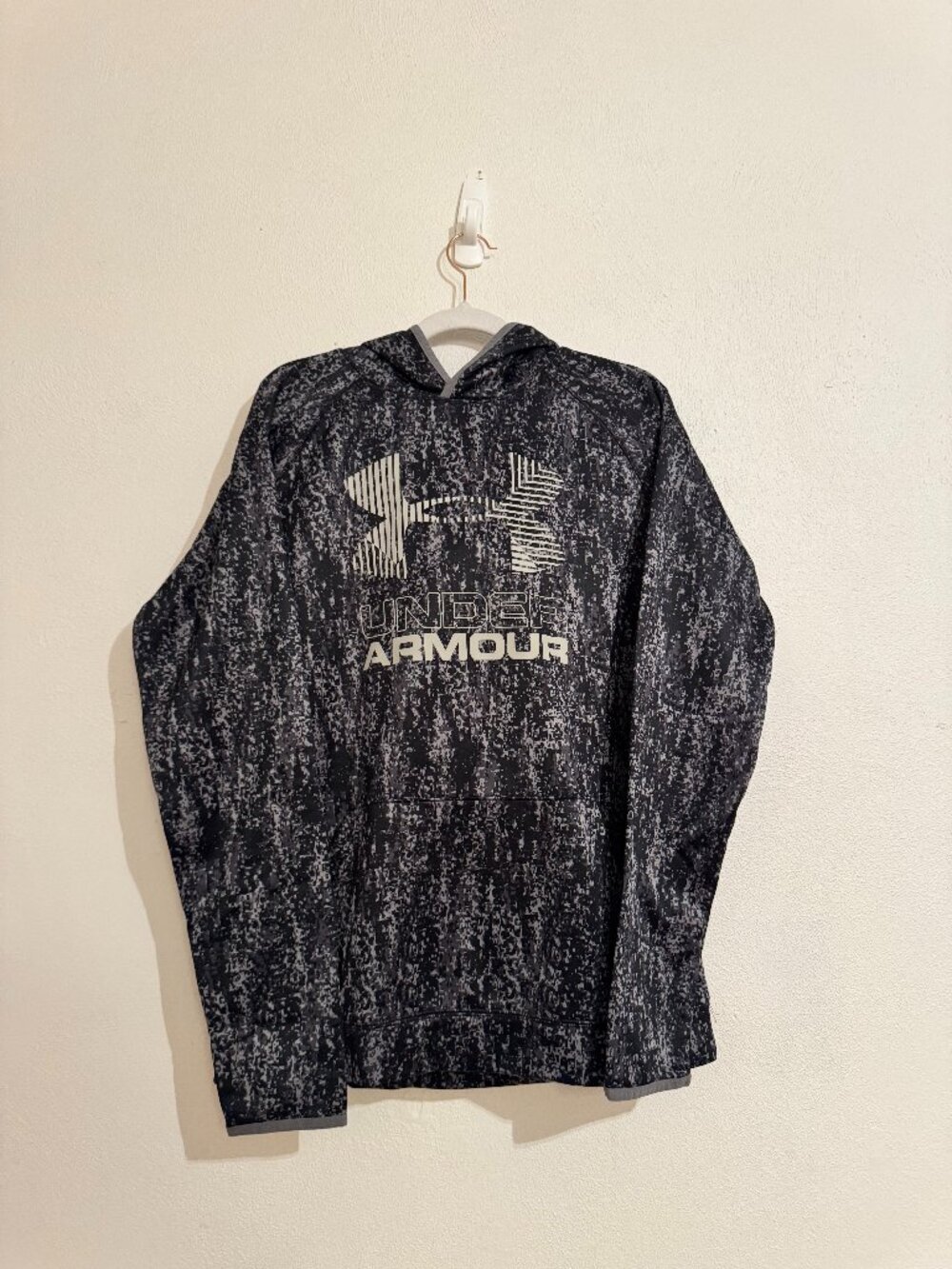 Under Armour Heather Grey Fleece Hoodie โ Youth XL